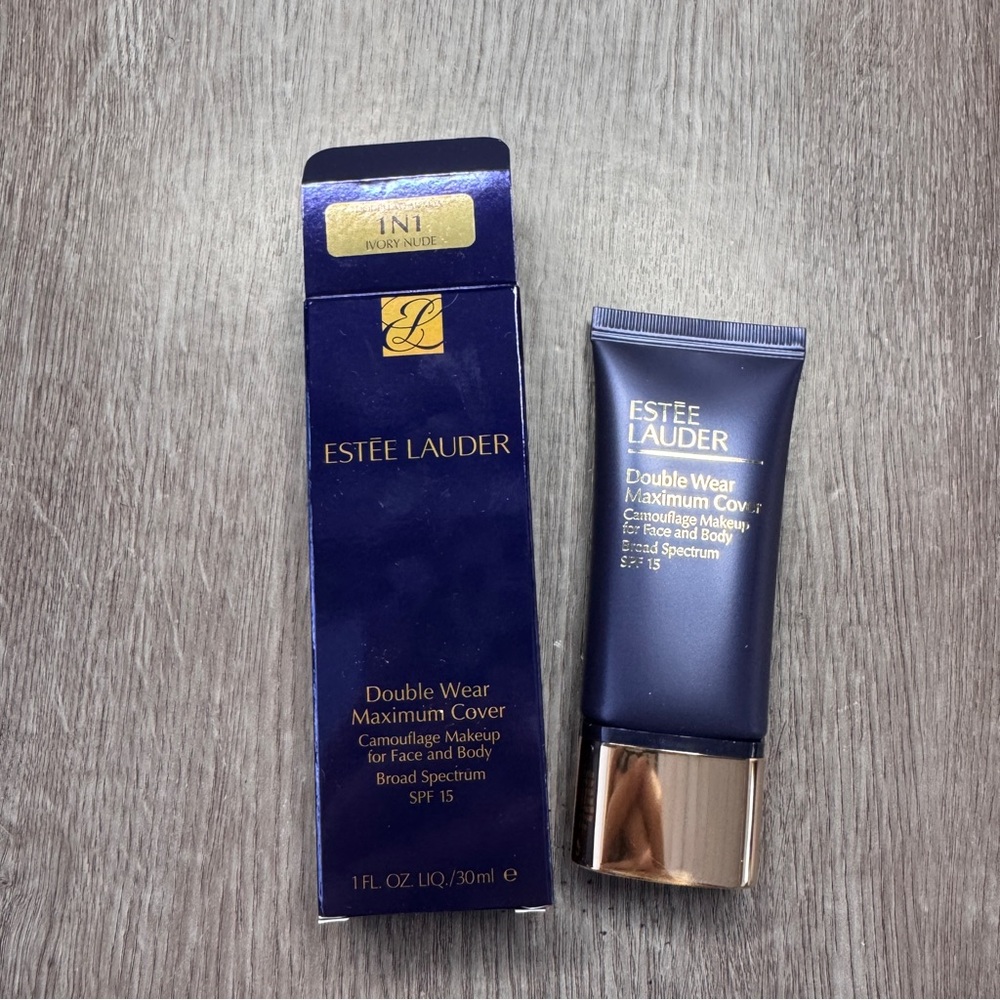*SOLD* Estée Lauder Double Wear Maximum Cover Foundation